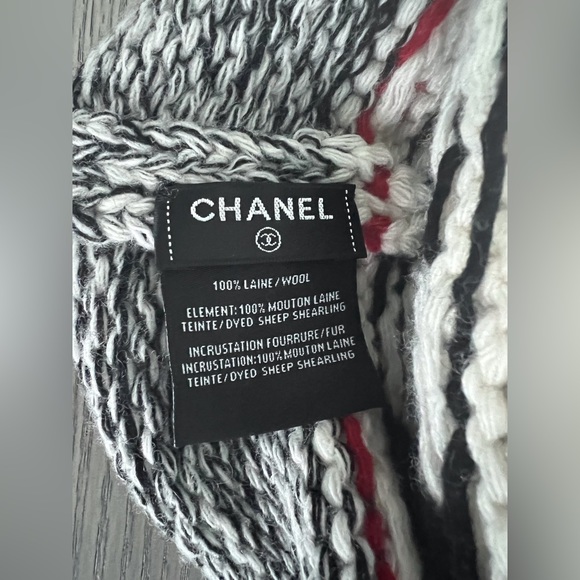 Wool Shearling Chanel CC Beanie Hat Grey Black Red - Picture 2 of 3